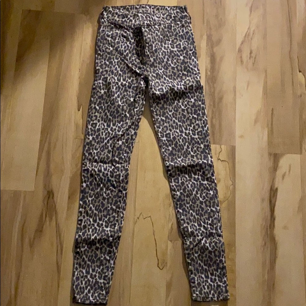american eagle Cheetah print pants